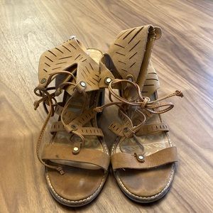 DOLCE VITA size 8 lace up heels